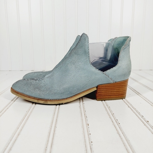 Silent D Shoes - Silent D Cecilia Blue Women's Leather Stacked Heel Ankle Boots E360